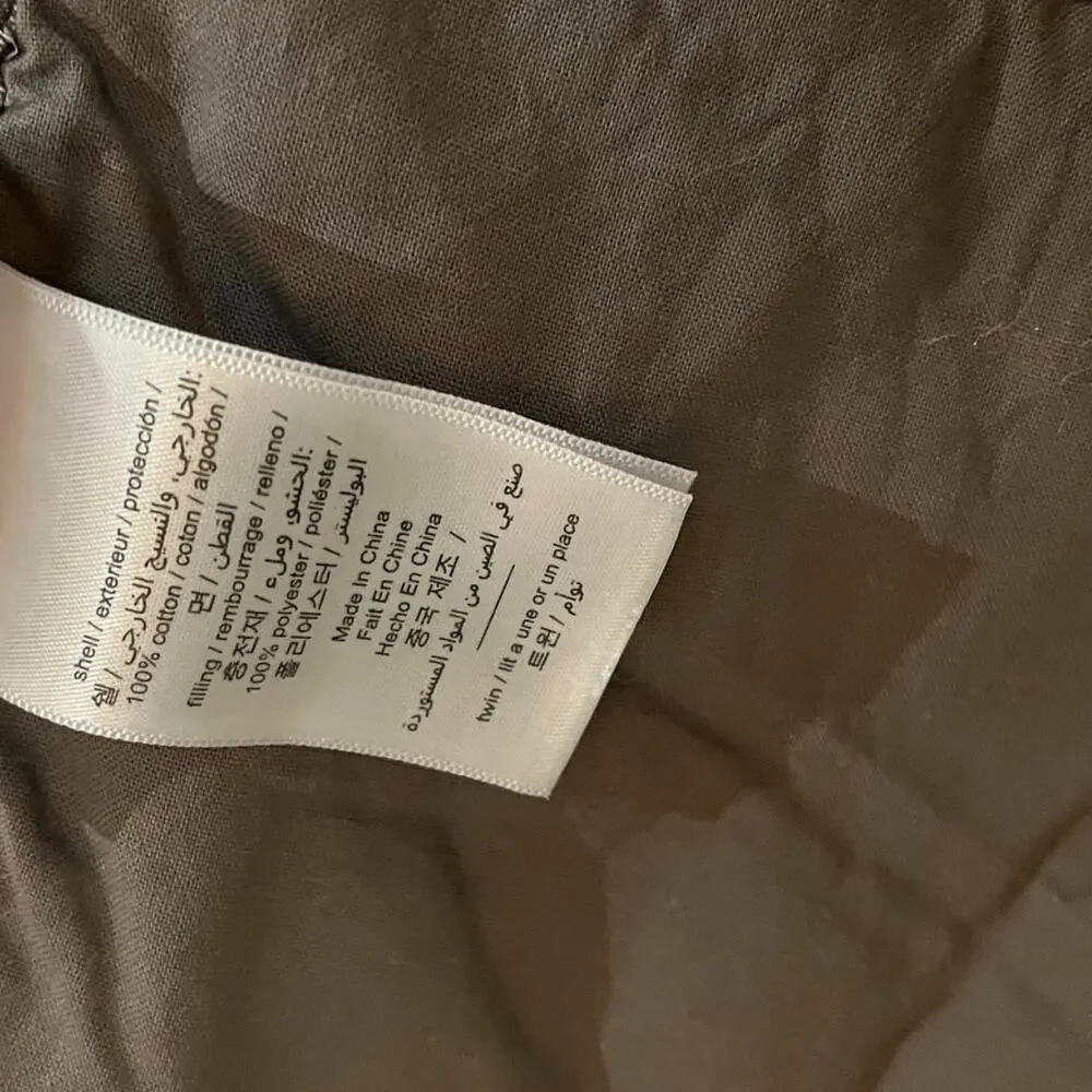Pottery Barn Teen Emily & Meritt Scallop Ruffle Twin Quilt Comforter Charcoal